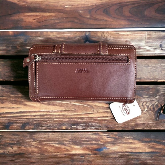 Genuine Leather Fossil Wallet - Picture 2 of 5
